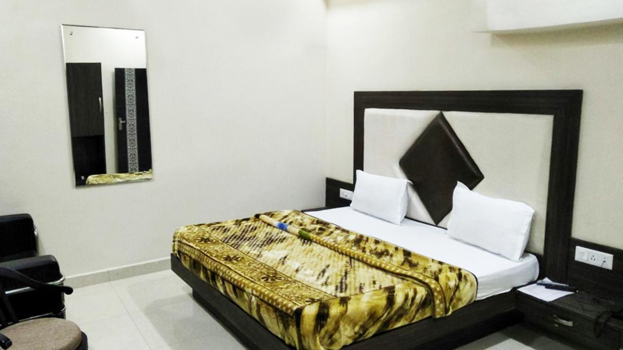 R.S Hotel & Restaurant أمريتسار المظهر الخارجي الصورة